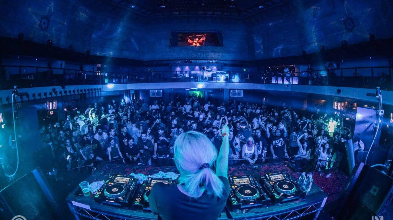 Wenzday Music Perfoming Live