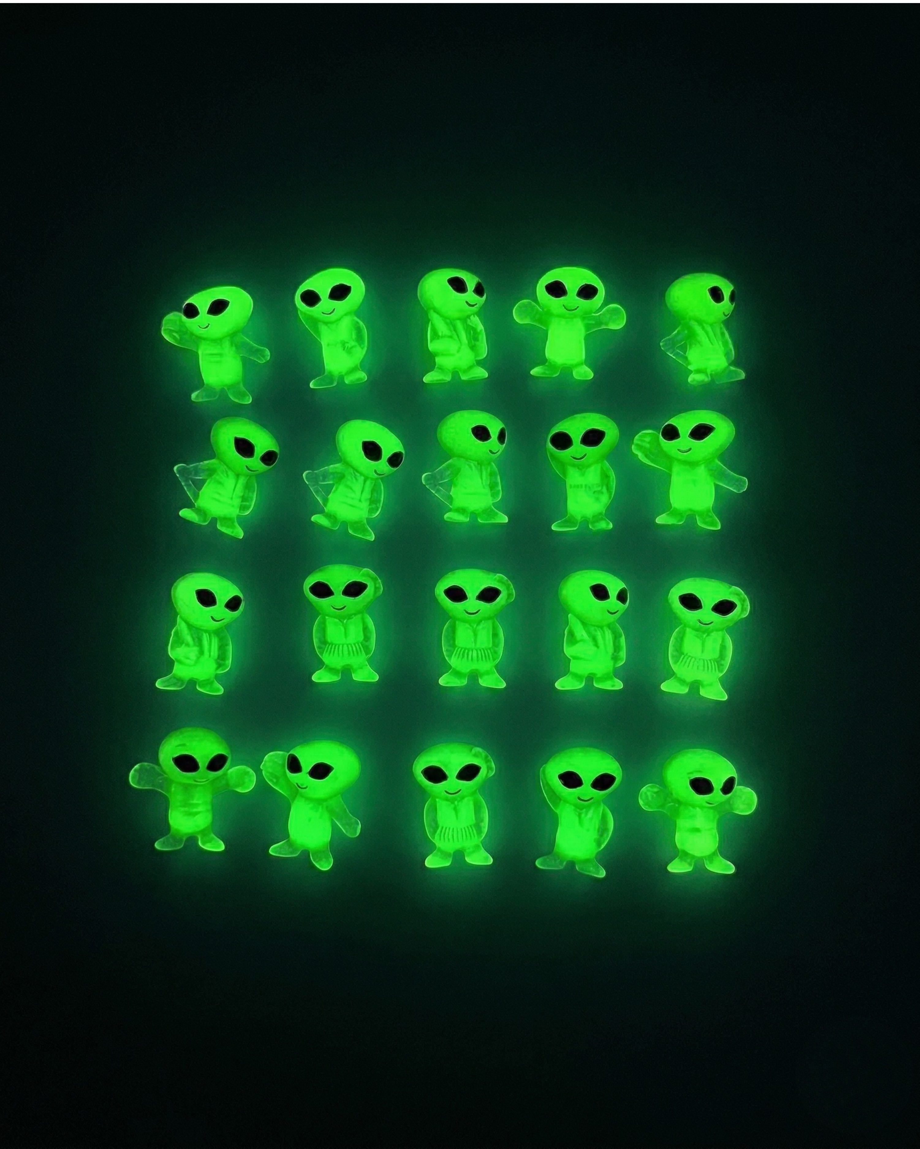 Glow_in_the_Dark_Aliens_Trinket_Set_2