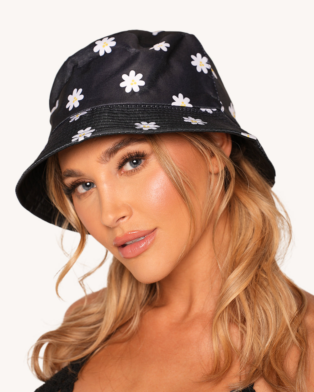Picking Daisies Reversible Bucket Hat - Image 32295574929591