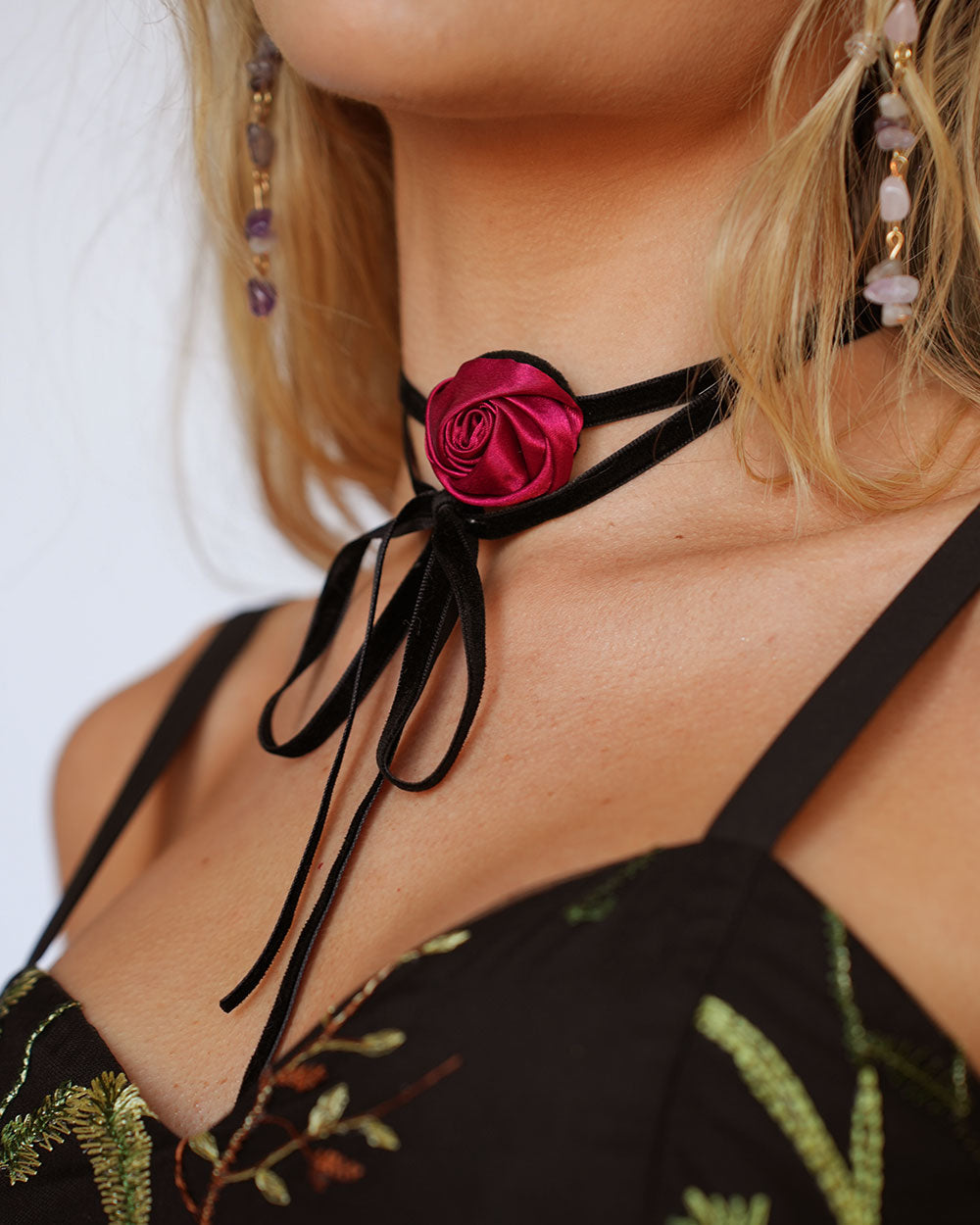 Serenity Flower Choker-Black/Red-Detail