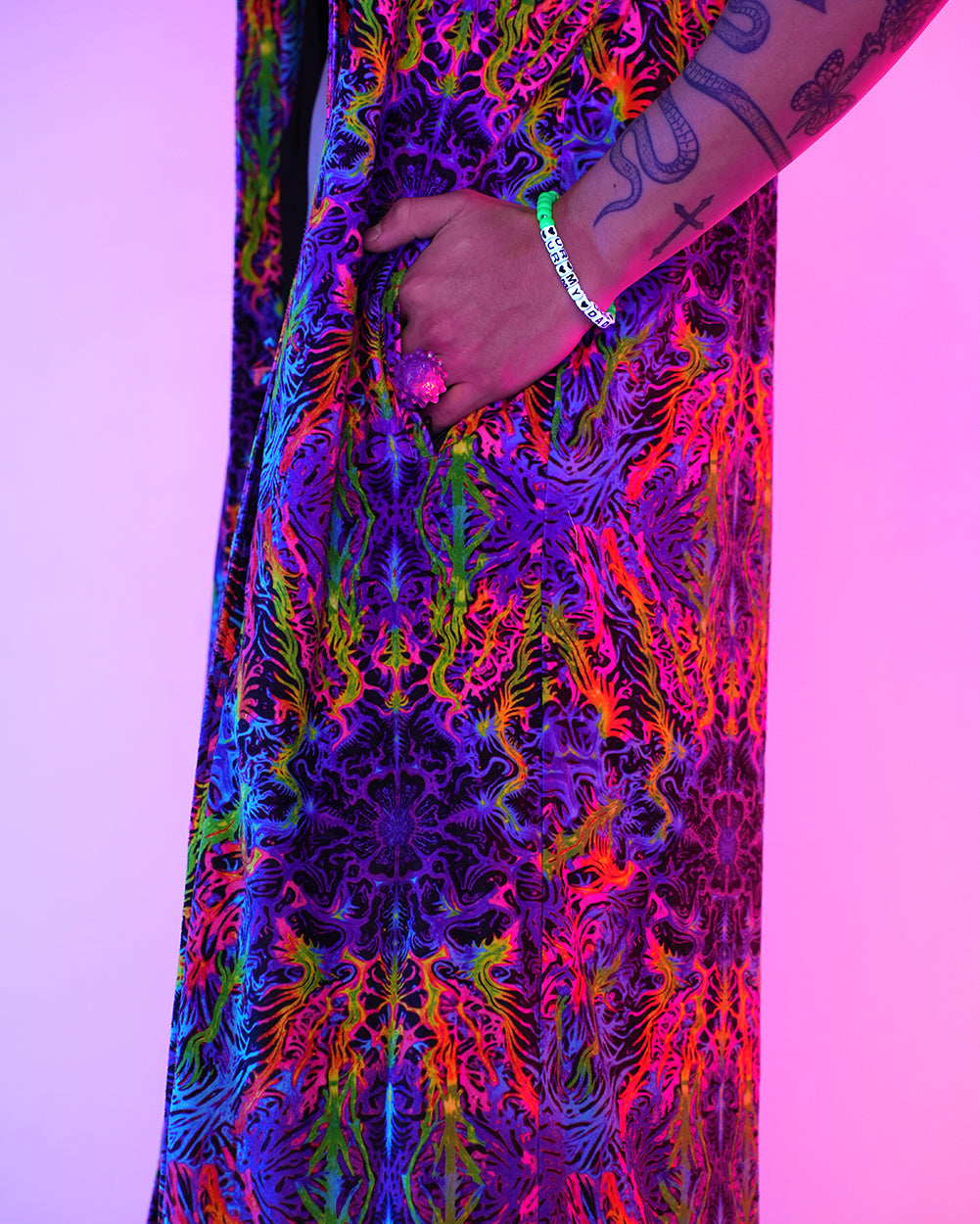 Pixxie Stixx x iHR PsyTrip Dancefloor Master Cloak
-Black/Blue/Pink-Regular-Detail--Aden---L