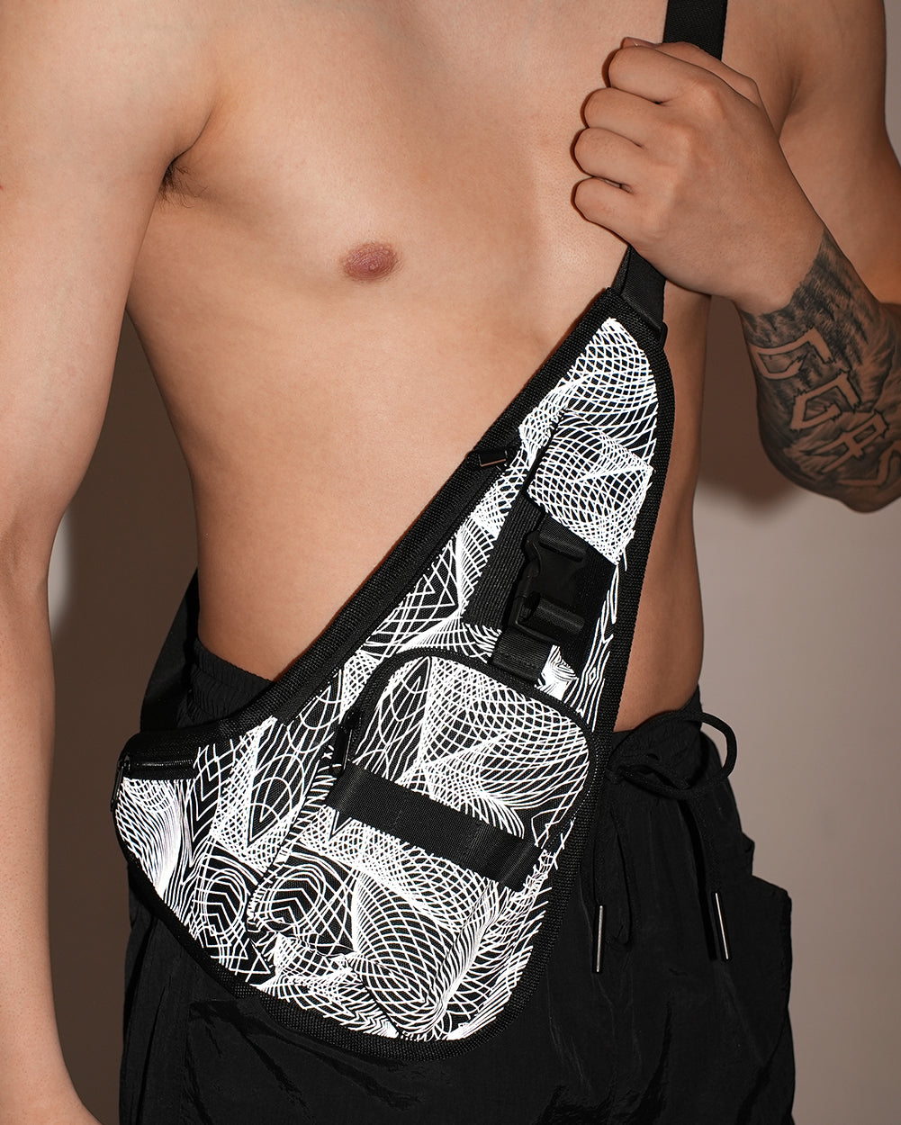 Flashbang Matrix Reflective Shoulder Pack - Image 34315846090935