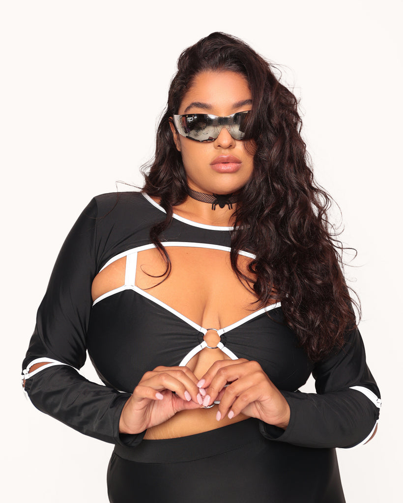 Lightning Strike Ultra Crop Top-Black/White-Curve1-Front--Nicole---1X