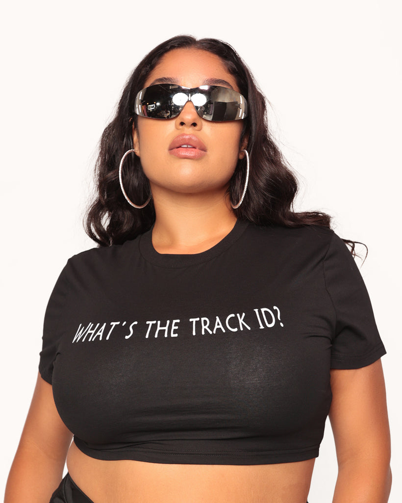 What's the Track ID Cropped Baby Tee-Black/White-Curve1-Front--Nicole---1X